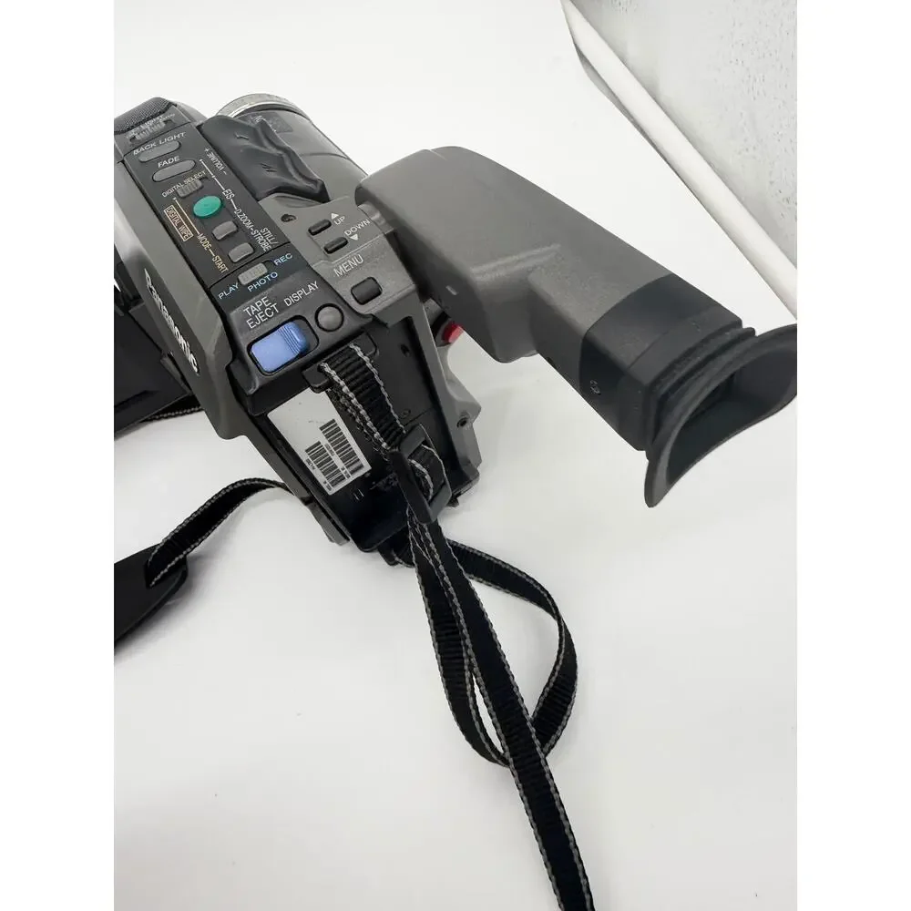 Panasonic PV-L780D VHS-C Camcorder 26x Optical 300x Digital Zoom *NO BATTERIE